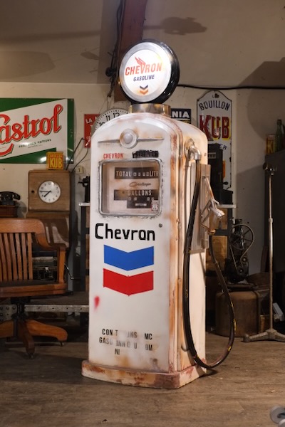 pompe a essence ancienne chevron